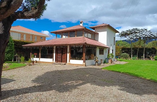 Chia House | Finca San Carlos Vive una Conexión con la Naturaleza, y Disfruta del Paisaje