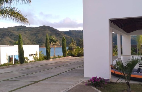 Calima Villa | Finca Sotoma, Vista al Lago Calima, Relajate En Un Lugar De Locura