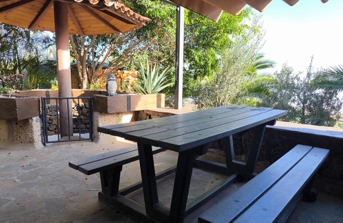 Candelaria Ski Chalet | 'Finca Verónica' with Sea View, Wi-Fi and Air Conditioning