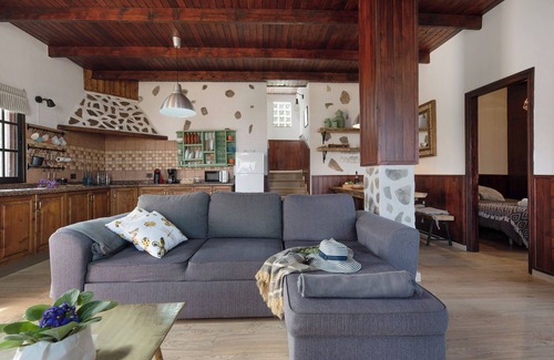 Los Realejos Villa | "Finca Viña Maria" with Sea View, Private Pool & Wi-Fi