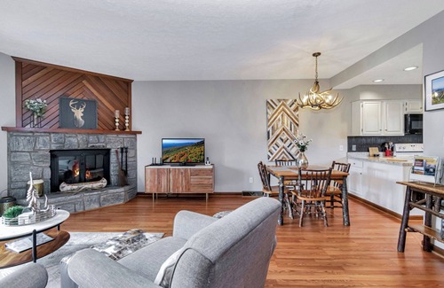 Blowing Rock Condo | Finch 3 | Fireplace, Restaurant, Pool, Spa
