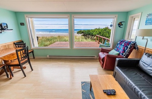Rockaway Beach House | Finch House