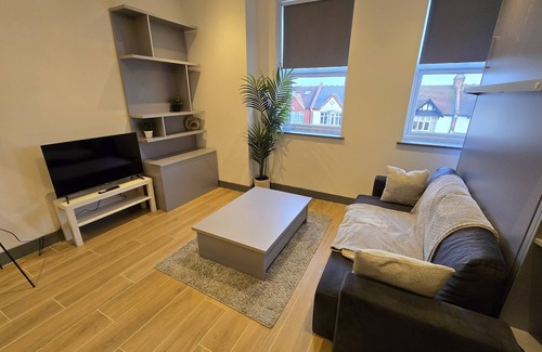 West Finchley Apartment | Finchley Perfect 1-Bed - Work & Leisure