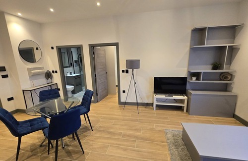 West Finchley Apartment | Finchley Perfect 1-Bed - Work & Leisure