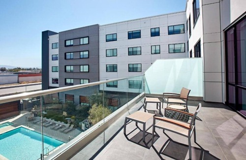Santa Clara House | Find Balance at our Modern Hotel in Santa Clara, CA!