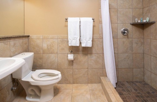 Vancouver Hotel | Find Comfort in Our Spacious Rooms w/Cozy Lodge Atmosphere