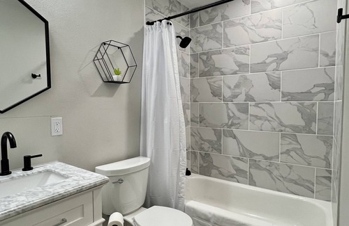 Whitesboro House | Find Peace at Charming Comfortable Downtown Home