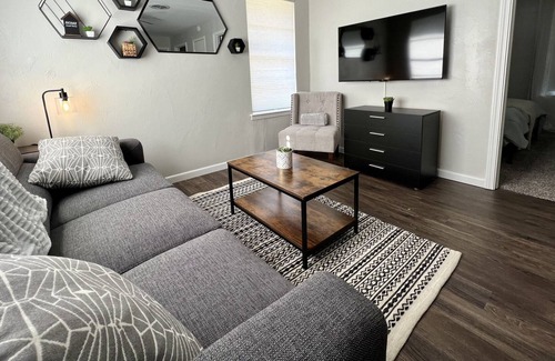 Whitesboro House | Find Peace at Charming Comfortable Downtown Home
