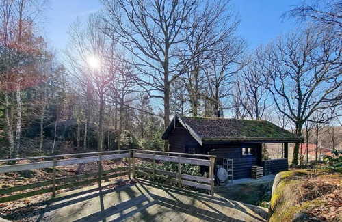 Billdal House | Find rest in this cozy wooden cabin in the forest!