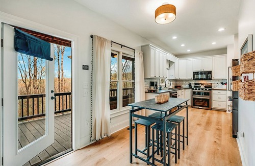 Blue Ridge House | FIND THE HIDDEN SUMMER DRASTIC DISCOUNTS! 6 bedroom, hot tub backyard, game room