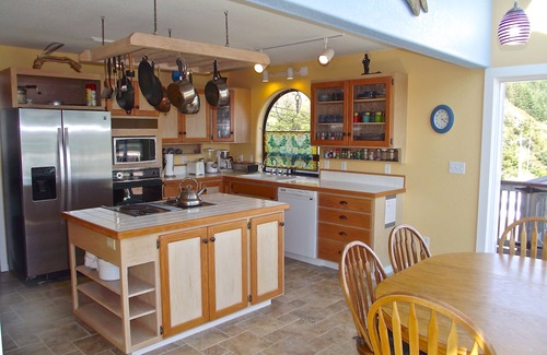 Gold Beach House | Find Tranquility Where the Rogue River Meets the Sea
