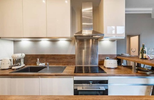 Quartier Vieux Marche-Cathedrale Apartment | Fine arts - Charming 2 bedroom & 2 bathroom apartment - Private parking