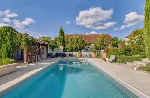 Degagnac House | Fine small holiday home with a shared pool