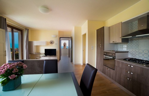 Cupra Marittima Apartment | Finely furnished apartment a stone's throw from the sea with swimming pool, gym, WiFi