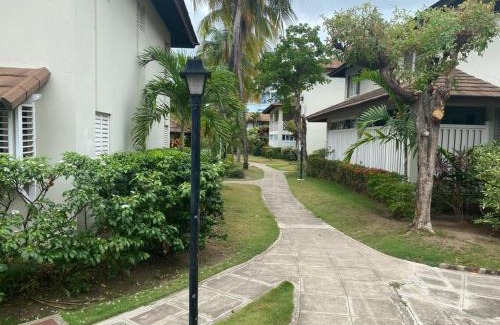 New Kingston Apartment | Finest Accommodation Renfrew Place 1 Bedroom Apt # 42 New Kgn 4-12 Renfrew Rd