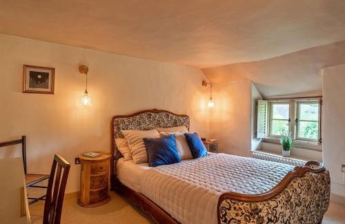 Blandford Forum House | Finest Retreats - The Thatch at Winterborne Houghton