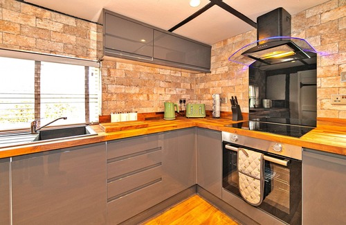Roxton Cottage | Finest Retreats | Chocolate Box Cottage