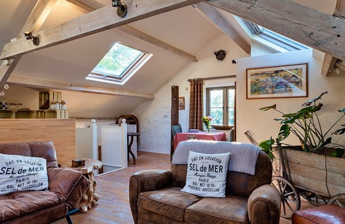 Ross-on-Wye Cottage | Finest Retreats | Lynx Lodge - Exotic Animal Sanctuary