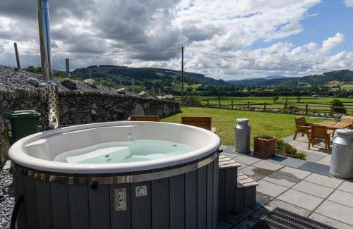 Llandrillo House | Finest Retreats - Moelis Granary - Luxury Cottage with Hot Tub