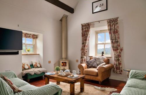 Llandrillo House | Finest Retreats - Moelis Granary - Luxury Cottage with Hot Tub