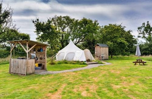 Ilfracombe Ski Chalet | Finest Retreats | Oak Lotus Belle Tent