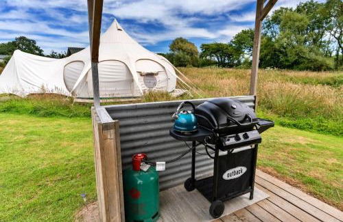 Ilfracombe Ski Chalet | Finest Retreats - Oak Lotus Belle Tent