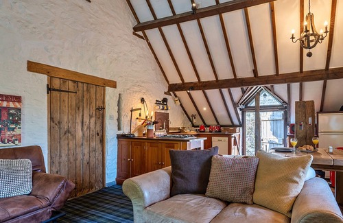 Ross-on-Wye Cottage | Finest Retreats | Porcupine Point - Exotic Animal Sanctuary
