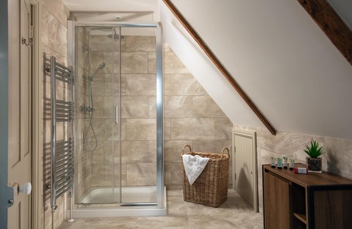 Par Apartment | Finest Retreats | Queensbury Loft