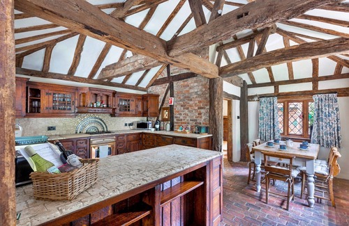 Crawley Down Cottage | Finest Retreats | Sandhill Cottage with Hot Tub