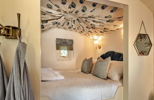 Stoney Stretton Ski Chalet | Finest Retreats | Shrawardine Train Carriage