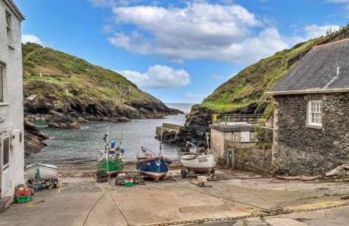 Portloe House | Finest Retreats - The Old Store
