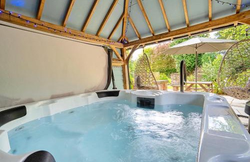 Holestone Moor House | Finest Retreats - The Potting Shed