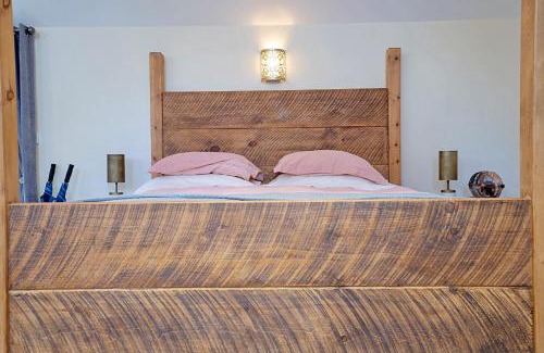 Holestone Moor House | Finest Retreats - The Potting Shed