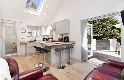 Newbridge House | Finest Retreats - Torino Lodge