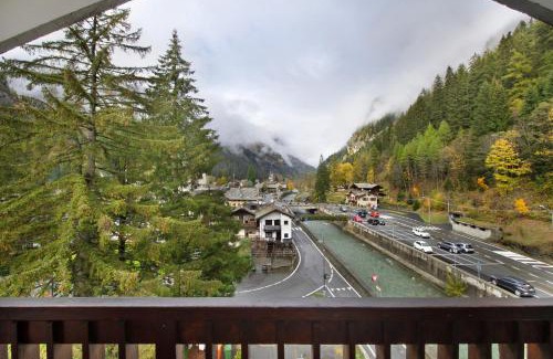 Gressoney-Saint-Jean Apartment | Finestra sul Monte Rosa