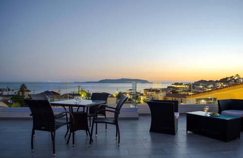 Foinikounta Apartment | Finikounda ~ Light & Airy Studio Apartment