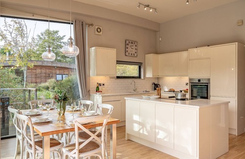Richmond Cottage | Finley - a lodge that sleeps 6 guests in 3 bedrooms