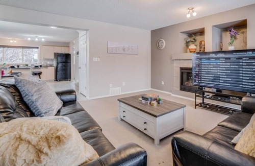 Southwest Edmonton House | Finn - 3 bedroom, AC, Large Kitchen, Garage & BBQ