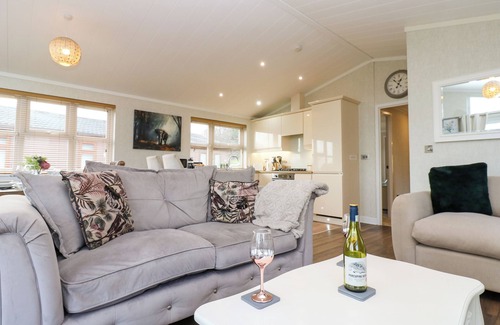 Tunstall Cottage | FINNBARS LODGE, pet friendly, with a garden in Richmond