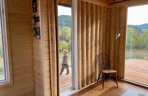 Division No. 3 Cabin | Finnish Off-Grid Cabin in the Foothills