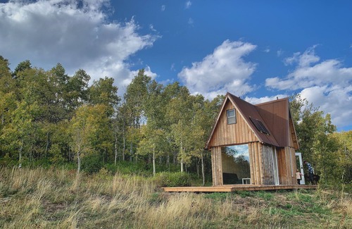Division No. 3 Cabin | Finnish Off-Grid Cabin in the Foothills