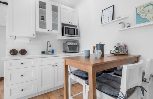 Townsite Condo | Finnish Steam Sauna, Hot Tub, Cold Plunge, Safe, Central, Garage, Oceanview Roof
