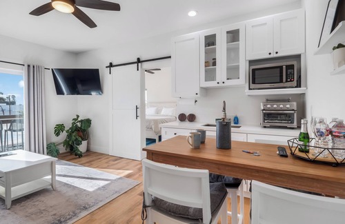 Townsite Condo | Finnish Steam Sauna, Hot Tub, Cold Plunge, Safe, Central, Garage, Oceanview Roof