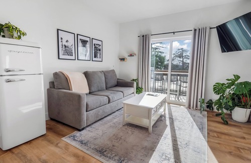 Townsite Condo | Finnish Steam Sauna, Hot Tub, Cold Plunge, Safe, Central, Garage, Oceanview Roof