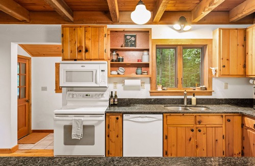 Suttons Bay House | Finnwood - Idyllic Pet Friendly Woodland Retreat in Wine Country