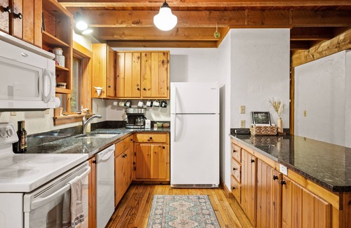 Suttons Bay House | Finnwood - Idyllic Pet Friendly Woodland Retreat in Wine Country