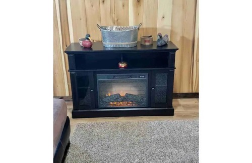 Wynnburg Cabin | Fins-N-Feathers- family friendly with boat parking-ramps within minutes