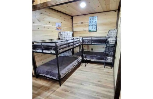 Wynnburg Cabin | Fins-N-Feathers- family friendly with boat parking-ramps within minutes