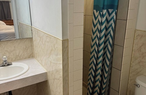 Downs Hotel | Fins N Feathers Lodge - Two Queen Beds