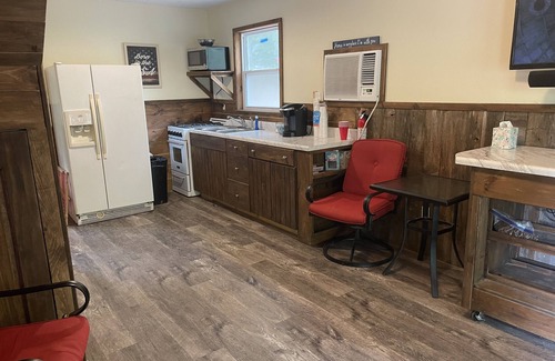 Charlotte Cabin | Finster Springs